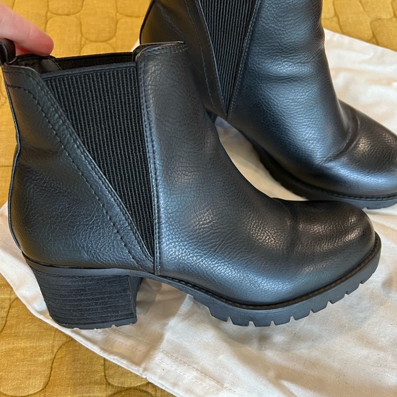 Mia Jody Chelsea Boot - Picture 3 of 11